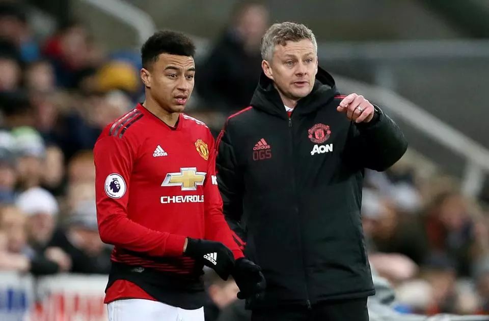 成功地拉近 成功地拉近